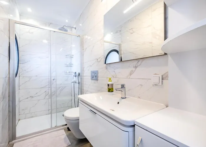 Farilya By Important Group Travel Villa *