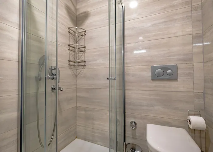 Farilya By Important Group Travel Vila